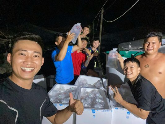 Anh em kỹ thuật Quốc Nguyên xuống Tiền Giang – Hỗ trợ bà con hết mình